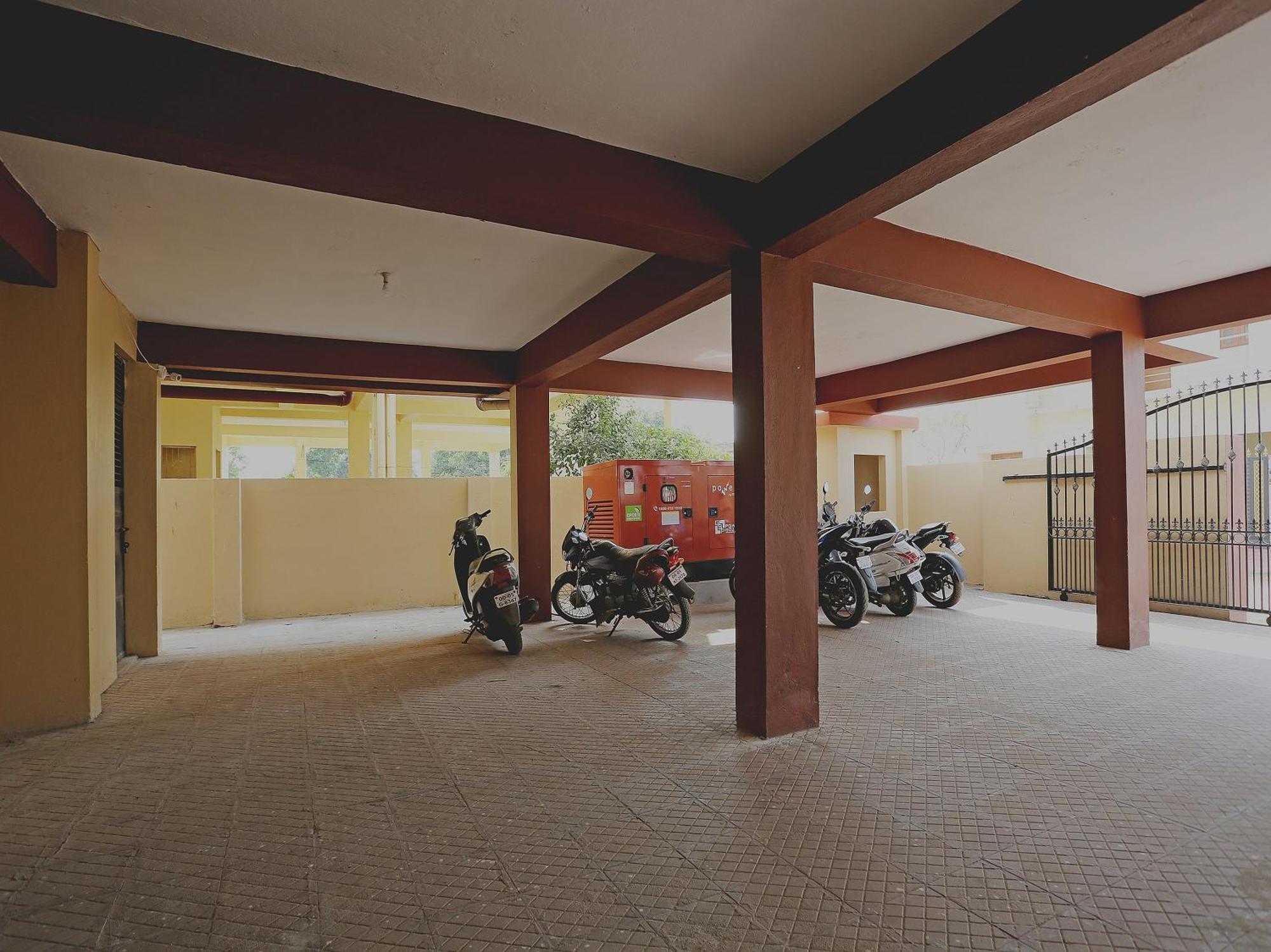 Oyo 17276 The Maple Tree Hotels Bhubaneswar Exterior foto